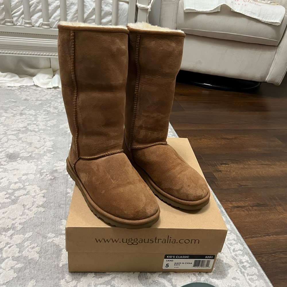 Women’s tall classic Ugg chestnut 7